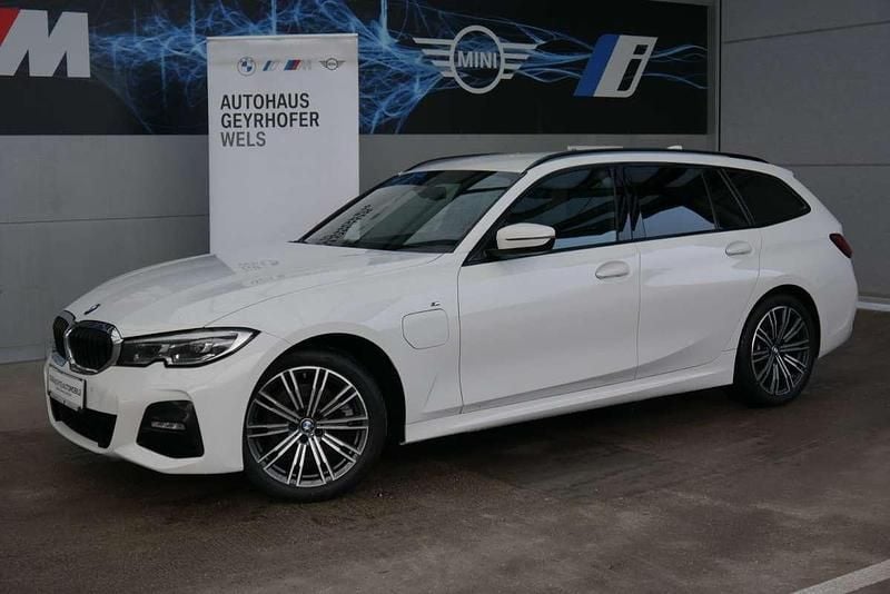 Gebraucht BMW 320e Shadowline 163 PS (119 kW) 2021 Alpinweiß Kombi