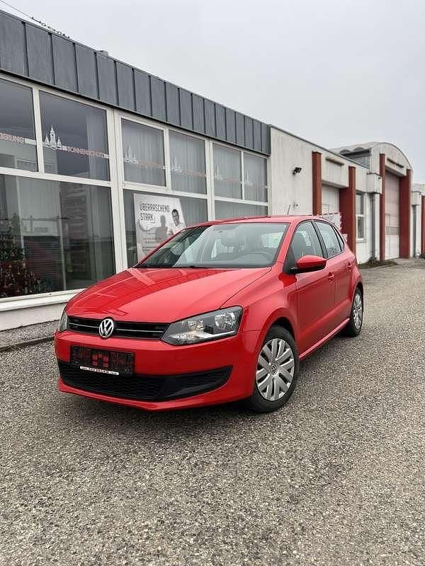 Rot Gebraucht 2009 VW Polo Trendline Limousine | € 5.890 (Fairer Preis) - Bild 1/4