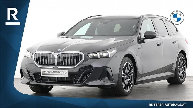 Grau (sophistograu brillanteff Gebraucht 2025 BMW 550e M Sport Kombi | € 82.390 (Guter Preis) - Bild 1/4