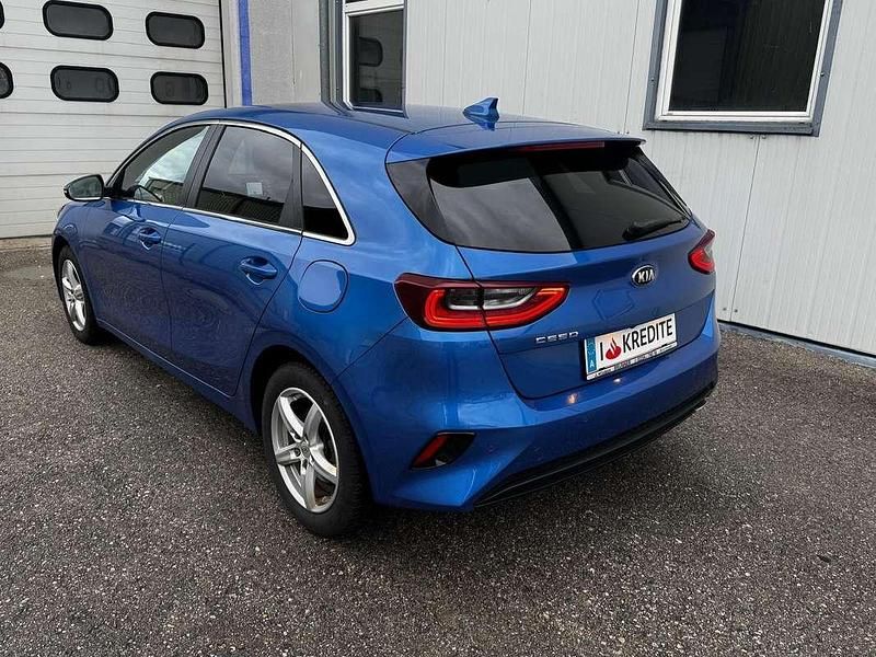 Gebraucht Kia Ceed 140 PS (102 kW) 2018 Blau Kleinwagen