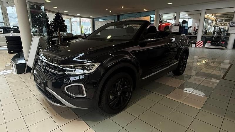 Schwarz metallic Neu 2025 VW T-Roc Cabriolet Style Cabrio | € 39.990 - Bild 1/4
