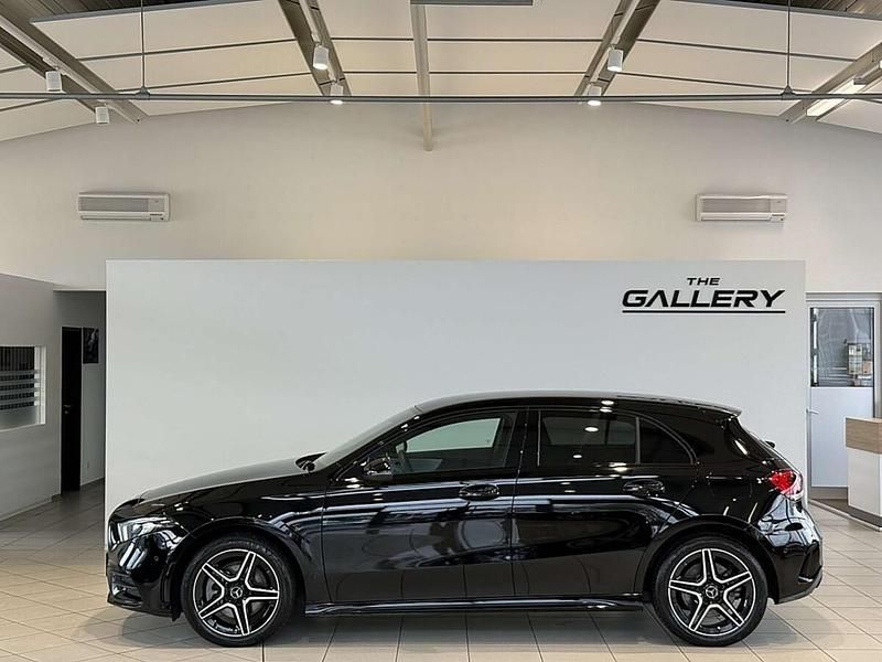 Schwarz Gebraucht 2020 Mercedes A250 AMG line Limousine | € 28.990 (Teuer) - Bild 1/4