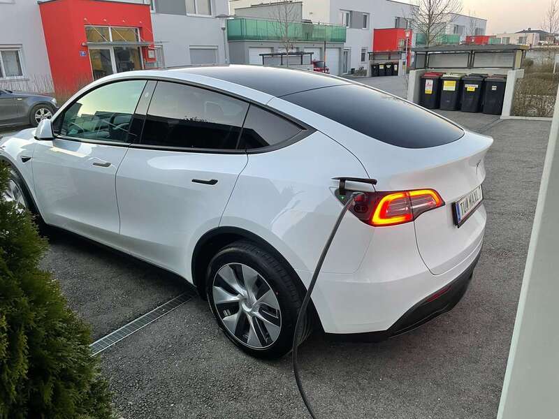 Verkauft Tesla Model Y Long Range AWD ., gebraucht 2022, 40.000 km in  Zwentendorf, AT