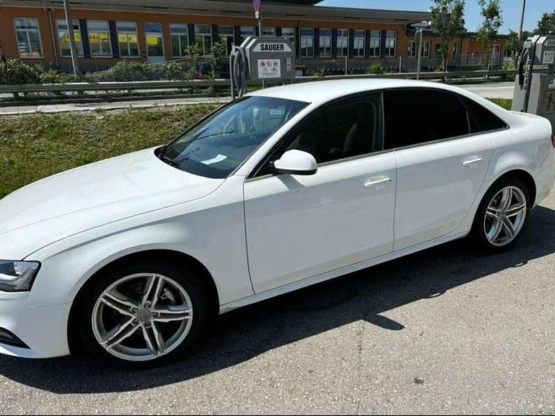 Gebraucht Audi A4 120 PS (88 kW) 2013 Weiß Limousine