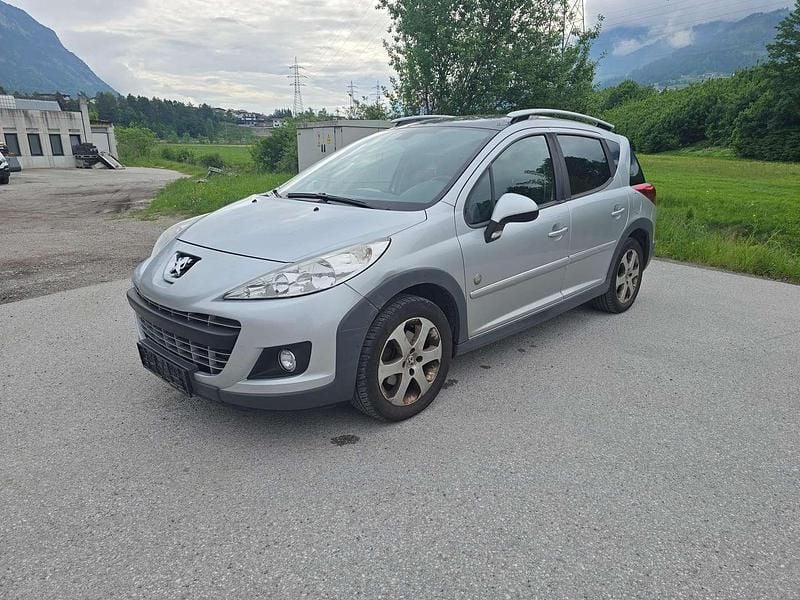 Grau Gebraucht 2011 Peugeot 207 Outdoor Outdoor Kombi | € 3.400 - Bild 1/4