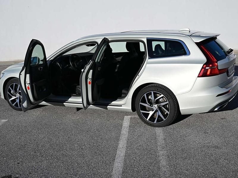 Gebraucht Volvo V60 Inscription 250 PS (183 kW) 2020 Silber Kombi