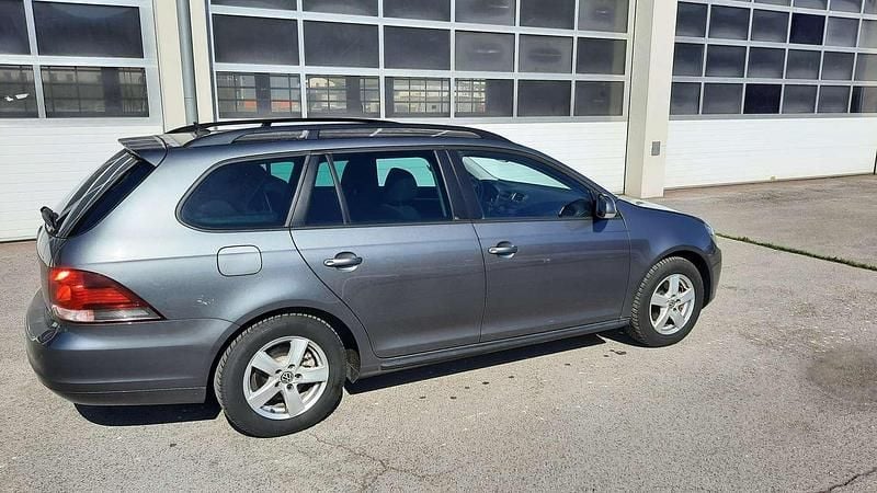 Gebraucht VW Golf VI Comfortline 105 PS (77 kW) 2011 Grau Kleinwagen