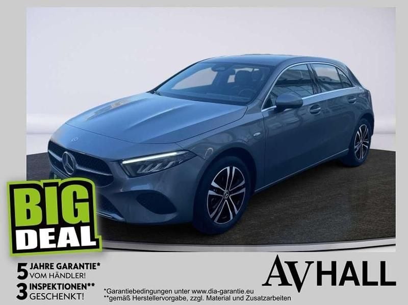 Neu Mercedes A250 163 PS (119 kW) 2025 Grau Limousine