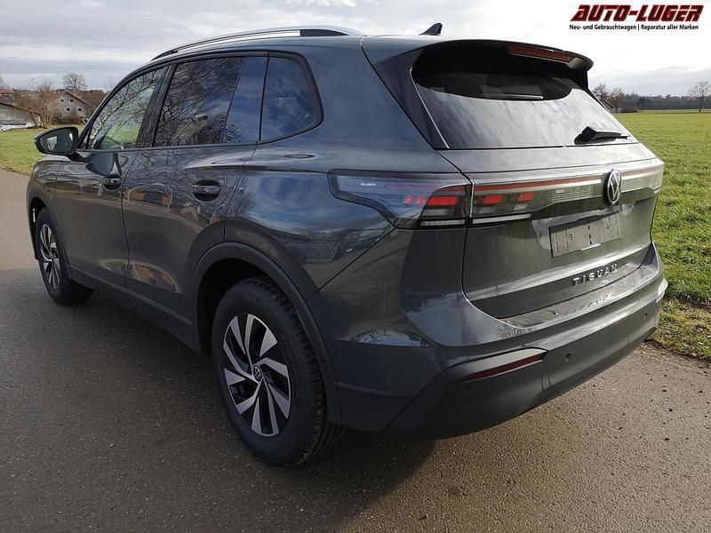 Neu VW Tiguan Life 131 PS (96 kW) 2025 Delfingrau metallic SUV