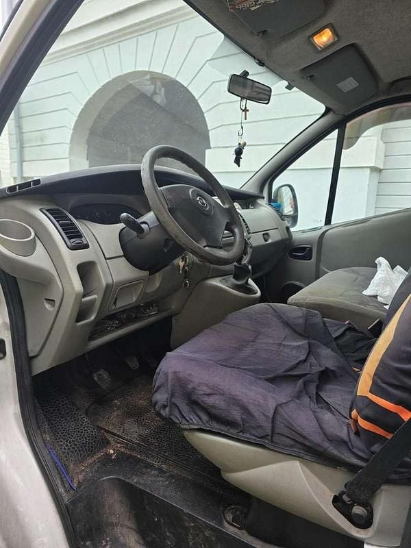 Gebraucht Opel Vivaro 101 PS (74 kW) 2003 Weiß Van / Kleinbus