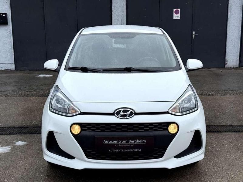 Gebraucht Hyundai i10 67 PS (49 kW) 2019 Weiß Kleinwagen