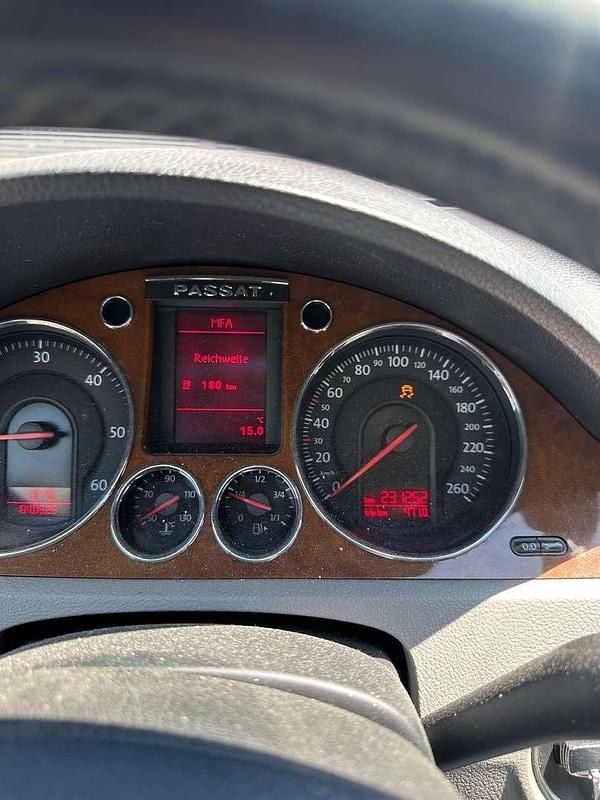 Grau Gebraucht 2006 VW Passat Comfortline Kombi | € 1.600 (Superpreis) - Bild 1/4