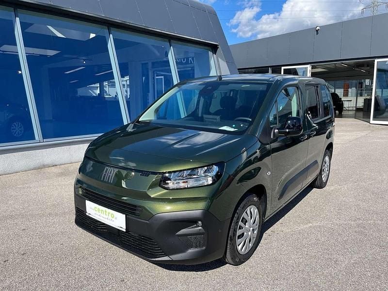 Neu Fiat Doblò Tech 131 PS (96 kW) 2025 Grün Van / Kleinbus