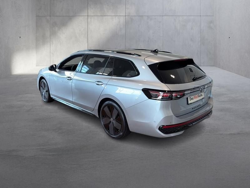 Gebraucht VW Passat Sport 150 PS (110 kW) 2025 Silber  metallic Kombi