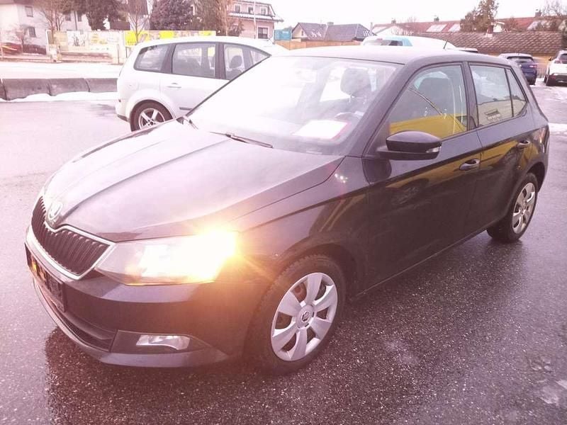 Schwarz Gebraucht 2016 Skoda Fabia Ambition Kleinwagen | € 6.980 (Fairer Preis) - Bild 1/4