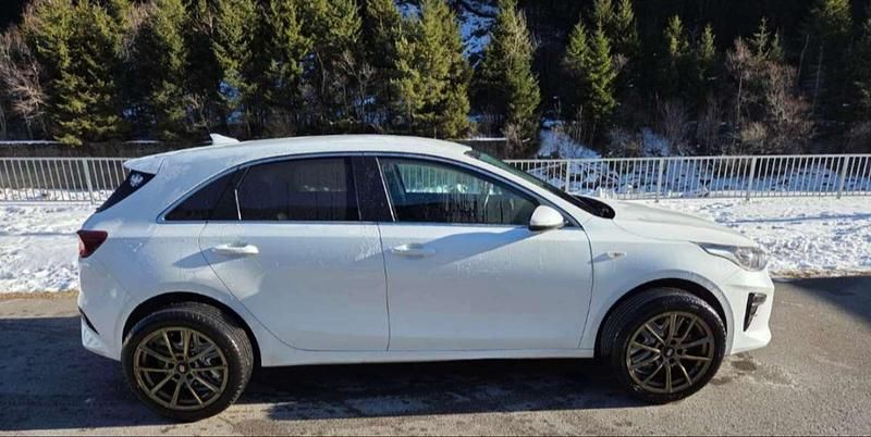 Gebraucht Kia Ceed Silver 140 PS (102 kW) 2020 Weiß Kleinwagen