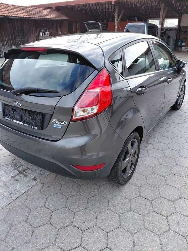 Gebraucht Ford Fiesta Trend 82 PS (60 kW) 2017 Grau Limousine