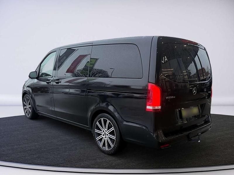 Gebraucht Mercedes V250 Avantgarde 190 PS (139 kW) 2024 Schwarz Van / Kleinbus
