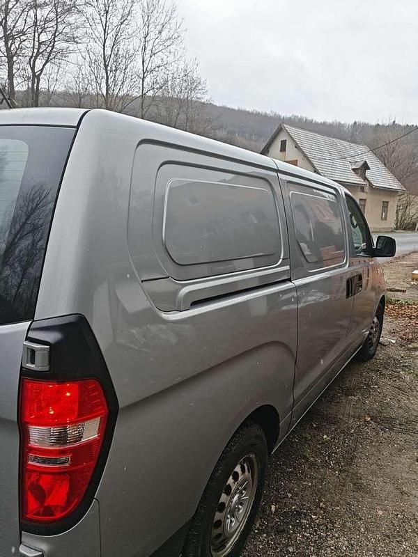 Gebraucht Hyundai H-1 116 PS (85 kW) 2016 Silber Van / Kleinbus