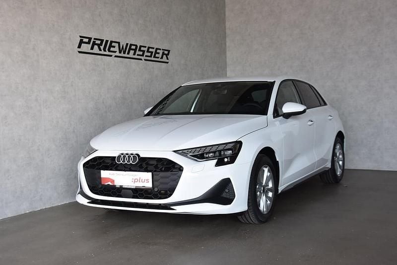 Weiss normal Gebraucht 2025 Audi A3 Ambiente Limousine | € 31.980 (Guter Preis) - Bild 1/4