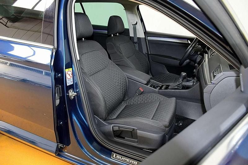 Gebraucht Skoda Superb Style 190 PS (139 kW) 2019 Blau Kombi