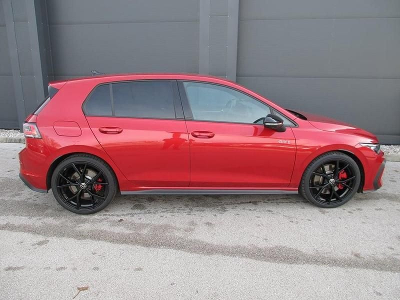 Gebraucht VW Golf VIII GTI 265 PS (194 kW) 2025 Mittelrot  metallic