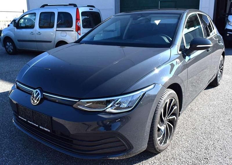 Gebraucht VW Golf VIII 116 PS (85 kW) 2024 Grau Limousine