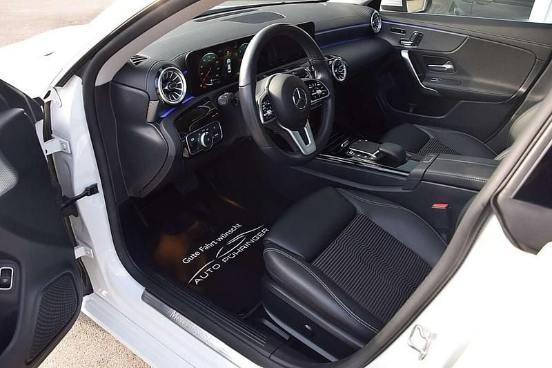 Gebraucht Mercedes CLA180 Progressive 116 PS (85 kW) 2022 Weiß Limousine