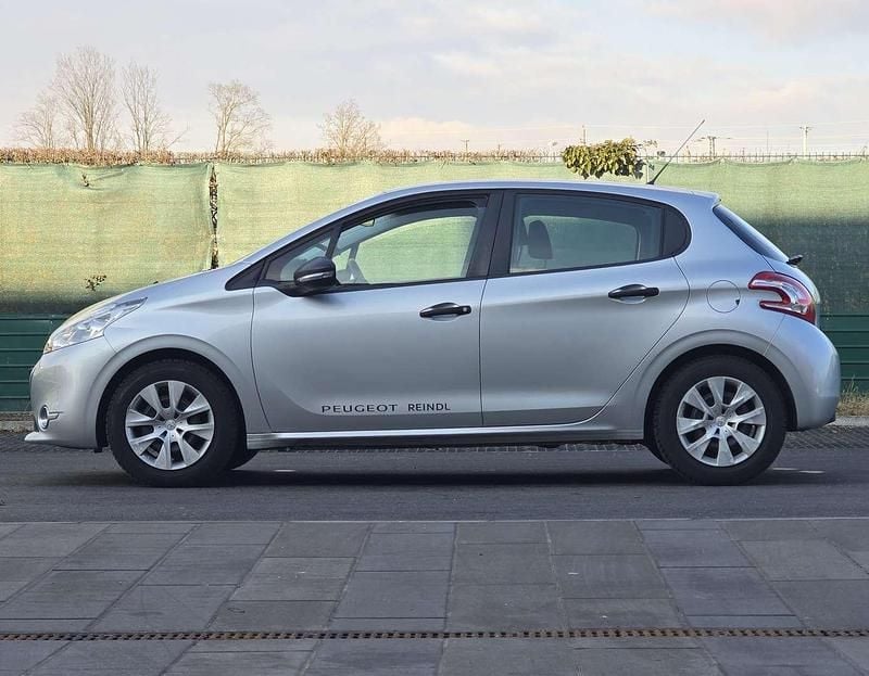 Gebraucht Peugeot 208 Active 68 PS (50 kW) 2013 Grau Kleinwagen