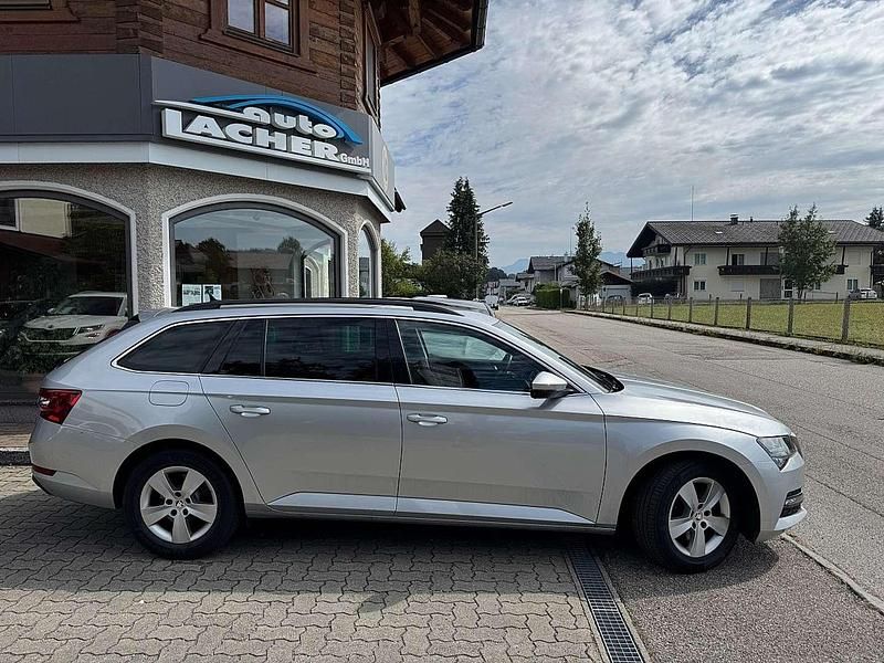 Gebraucht Skoda Superb 150 PS (110 kW) 2022 Silber Kombi