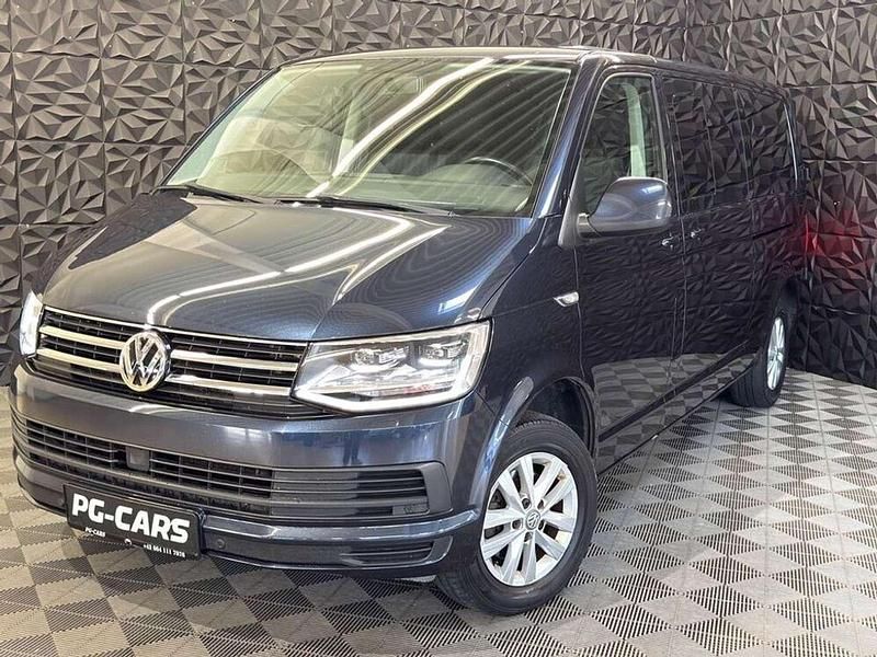 Blau Gebraucht 2018 VW Caravelle Comfortline Van / Kleinbus | € 37.990 - Bild 1/4