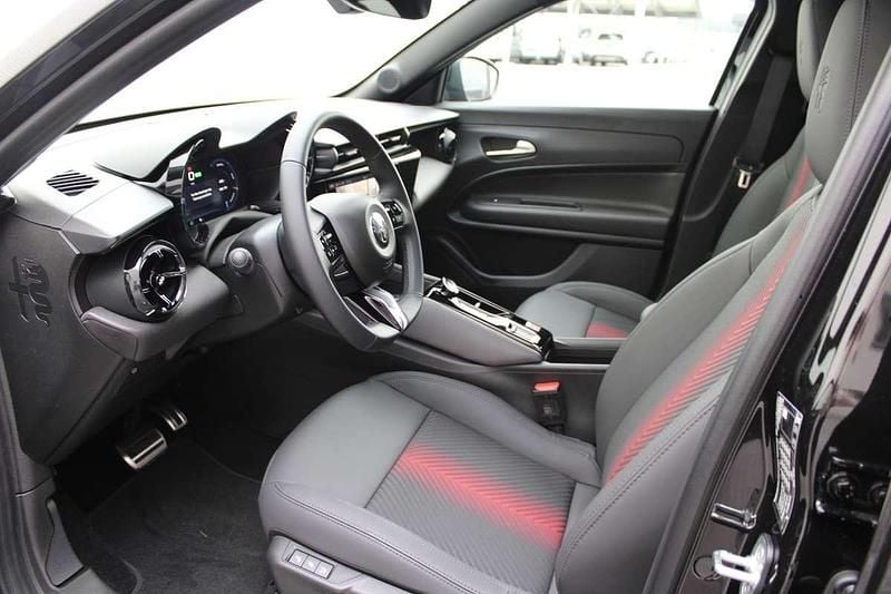 Neu Alfa Romeo Junior Edizione Speciale 114 kW (156 PS) 2025 Schwarz SUV