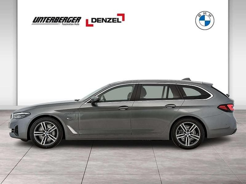 Gebraucht BMW 530e Sport Line 292 PS (214 kW) 2023 Skyscraper grau Kombi