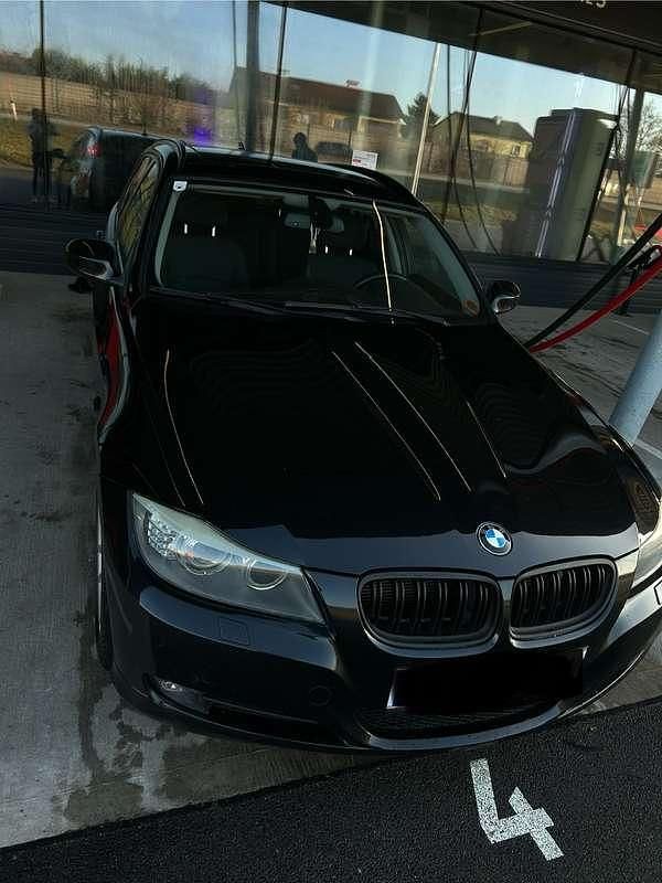 Schwarz Gebraucht 2010 BMW 320 Kombi | € 5.700 (Guter Preis) - Bild 1/4
