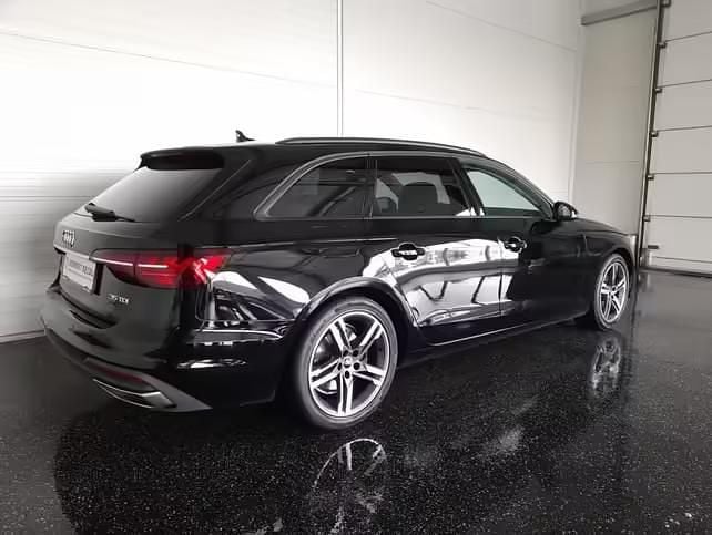 Gebraucht Audi A4 Ambiente 163 PS (119 kW) 2022 Schwarz Kombi