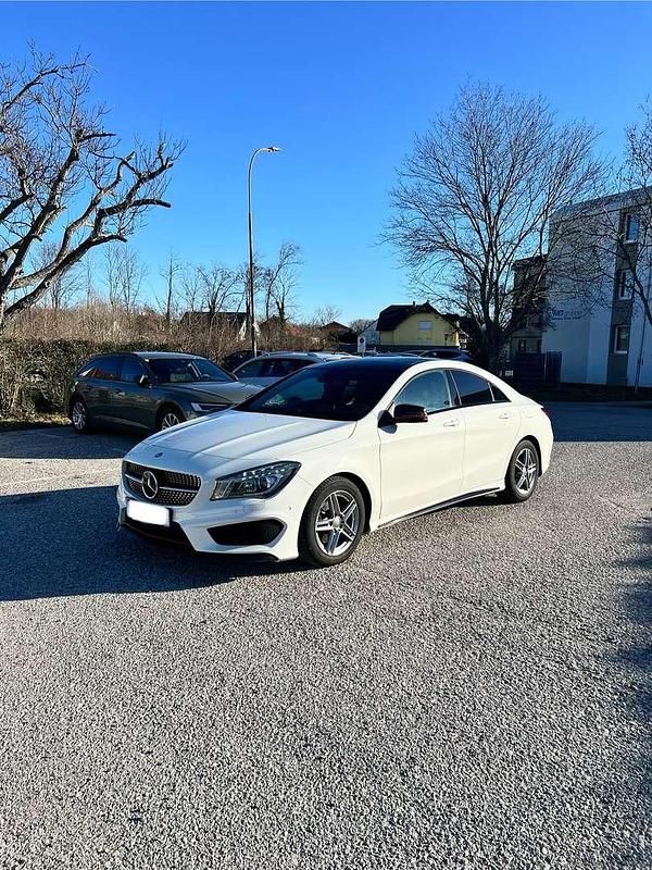 Weiß Gebraucht 2013 Mercedes CLA180 Limousine | € 19.800 (Fairer Preis) - Bild 1/4