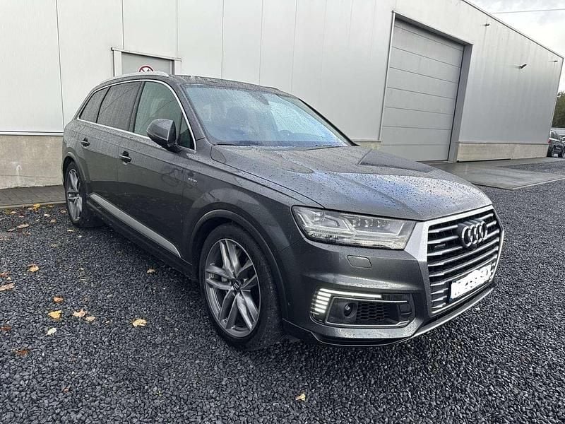 Grau Gebraucht 2018 Audi Q7 Ambiente SUV | € 45.490 - Bild 1/4
