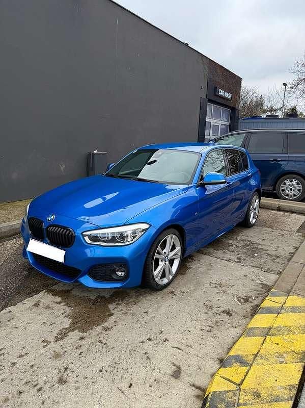Blau Gebraucht 2017 BMW 120 M Sport Kleinwagen | € 19.890 - Bild 1/4