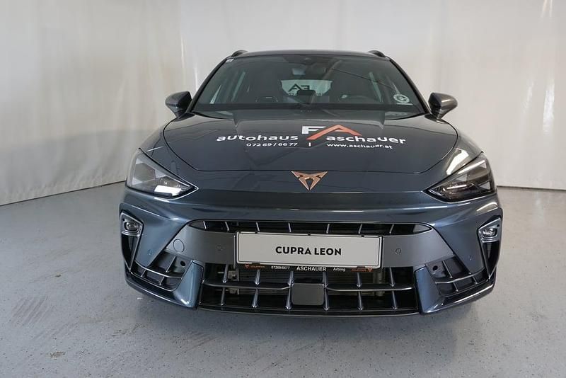 Neu Cupra Leon 204 PS (150 kW) 2025 Dunkelgrau  metallicperleffekt Kombi