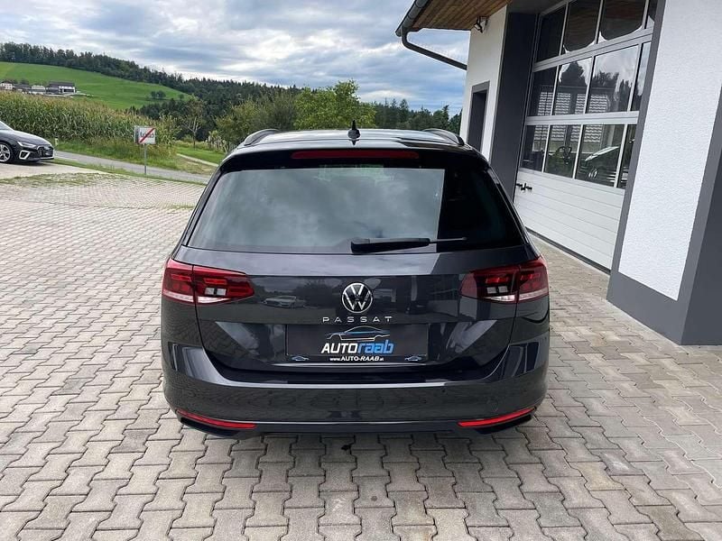 Gebraucht VW Passat Business 150 PS (110 kW) 2022 Grau Kombi