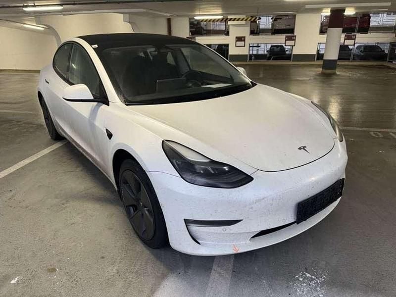 Weiss metallic Gebraucht 2022 Tesla Model 3 Long Range AWD Limousine | € 28.975 (Fairer Preis) - Bild 1/4