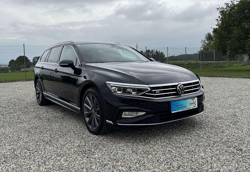 Gebraucht VW Passat R 150 PS (110 kW) 2023 Schwarz Kombi
