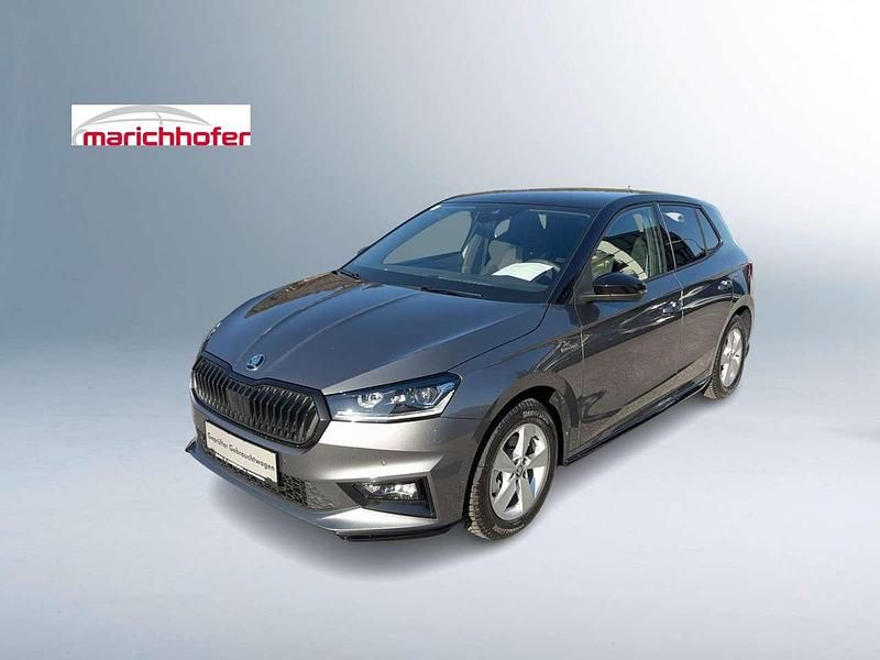 Mittelgrau metallic Neu 2025 Skoda Fabia Monte Carlo Limousine | € 28.900 (Teuer) - Bild 1/4
