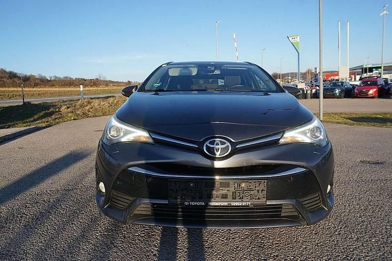Gebraucht Toyota Avensis Active 143 PS (105 kW) 2019 Grau Kombi