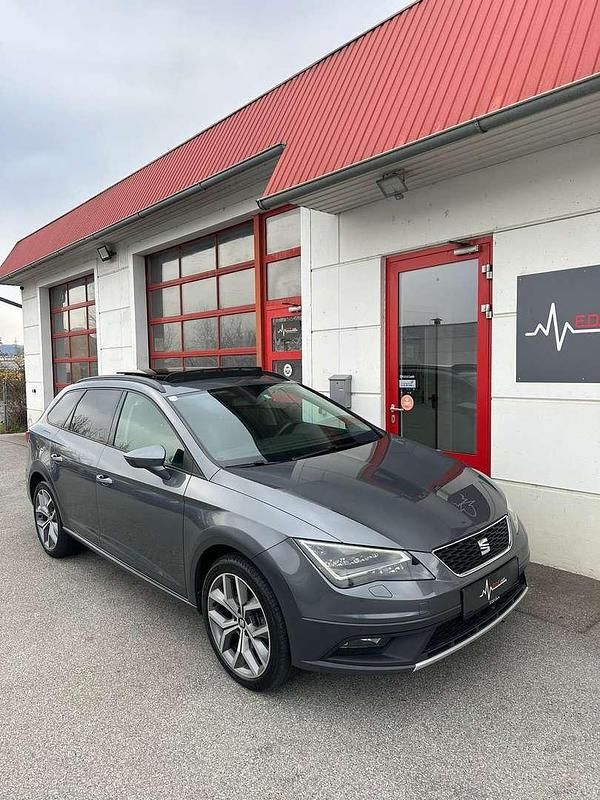 Grau Gebraucht 2014 Seat Leon X-Perience 4Drive Kombi | € 10.990 - Bild 1/4