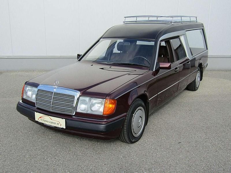 Gebraucht Mercedes E250 87 PS (63 kW) 1993 Violett Kombi