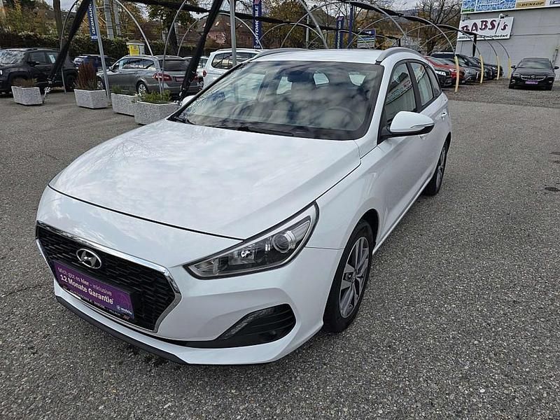 Weiß Gebraucht 2019 Hyundai i30 Trend Kombi | € 14.990 (Teuer) - Bild 1/4