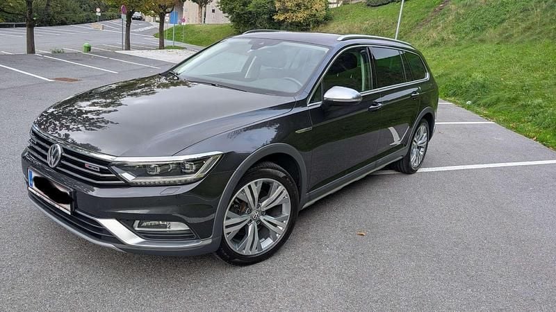 Grau Gebraucht 2018 VW Passat Alltrack Kombi | € 21.500 (Teuer) - Bild 1/4