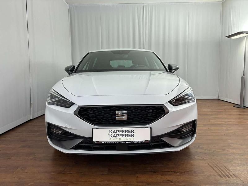 Neu Seat Leon FR 116 PS (85 kW) 2025 Weiß Limousine