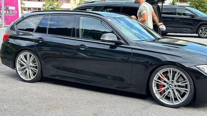 Schwarz Gebraucht 2015 BMW 335 M Sport Kombi | € 27.500 - Bild 1/4